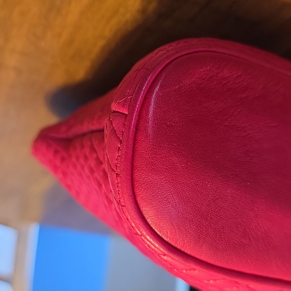 Bally Vintage Fuschia Lambskin Quilted Shoulder Bag with Gold Chain Vintage - Picture 8 of 16